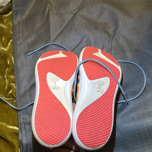 Under Armour running shoes - Picture 6 of 7